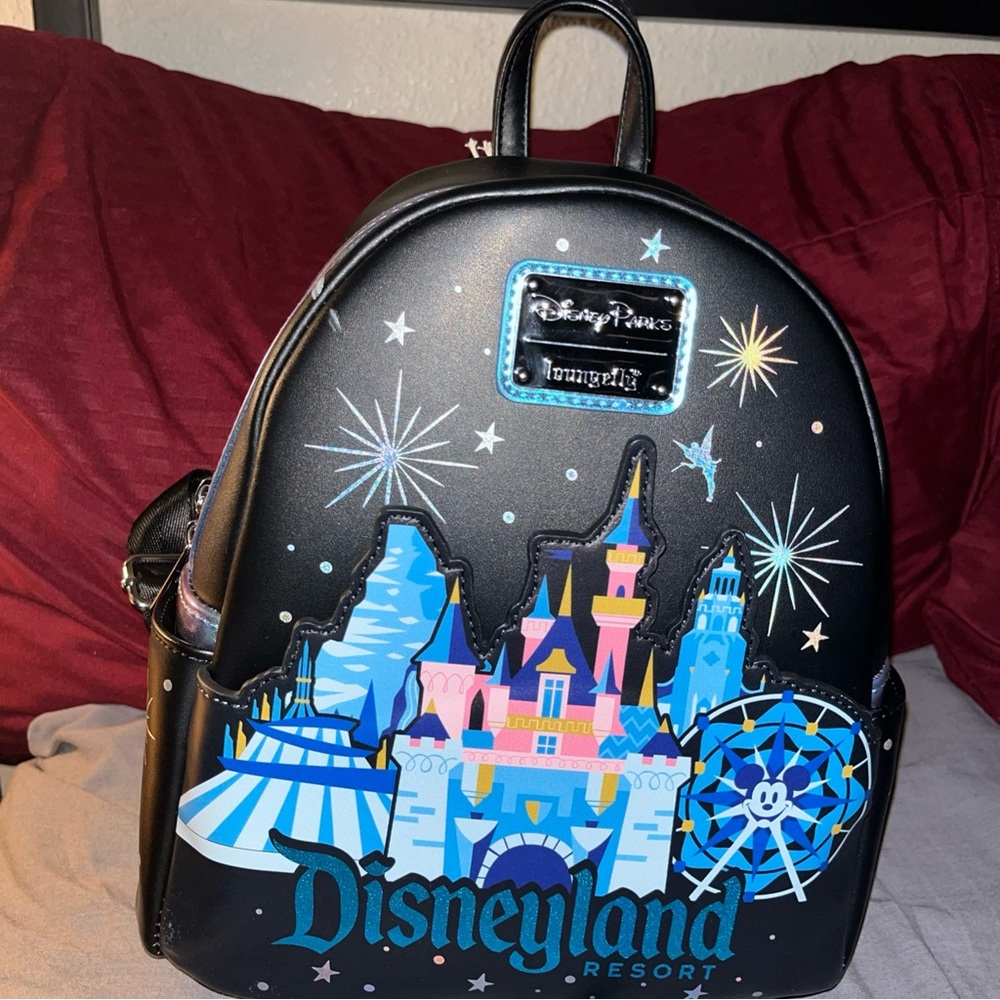 NWT Disneyland Exclusive Park Icons loungefly